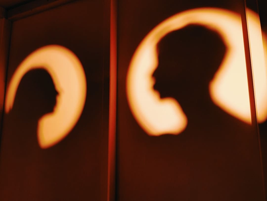 《白玫瑰》甄妮是林然吗 甄妮是然然吗?